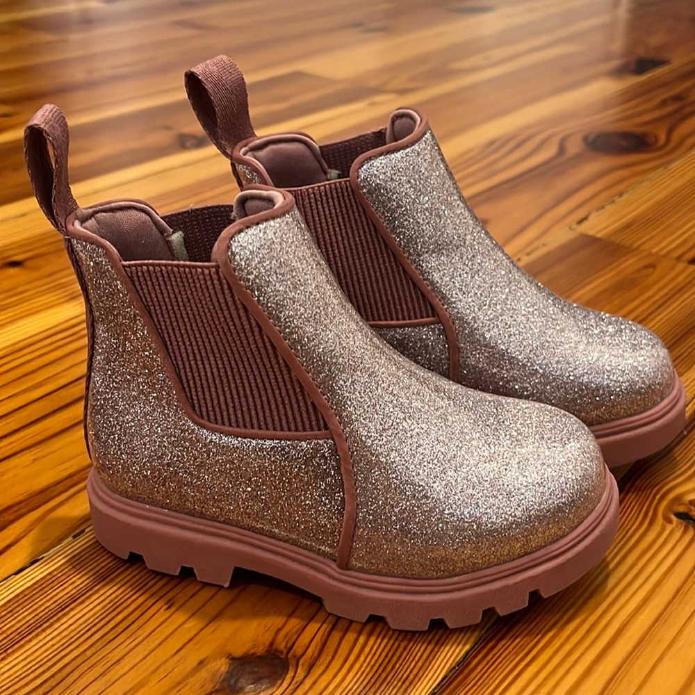 Size 8 pink sparkle Native boots
